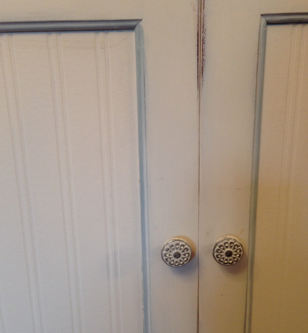 Painted knobs with chalky paint