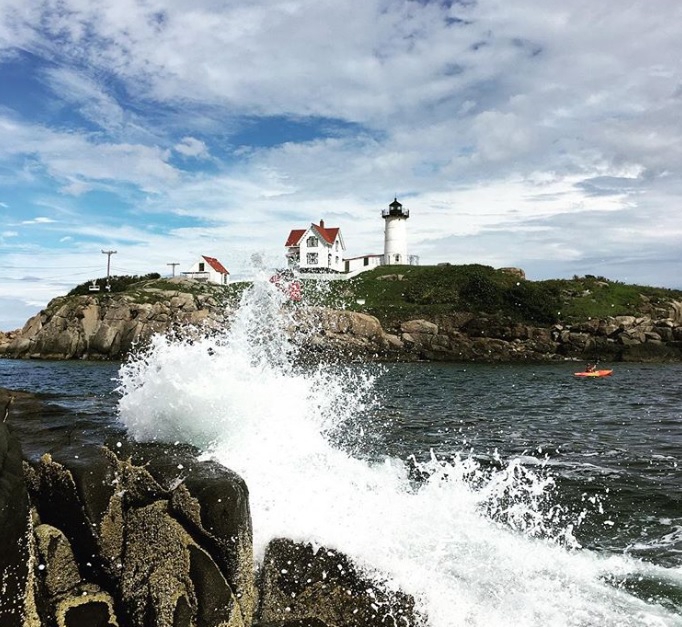 nubble light house waves