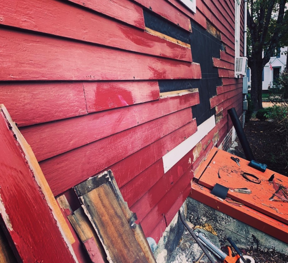 This image has an empty alt attribute; its file name is side-house.jpg